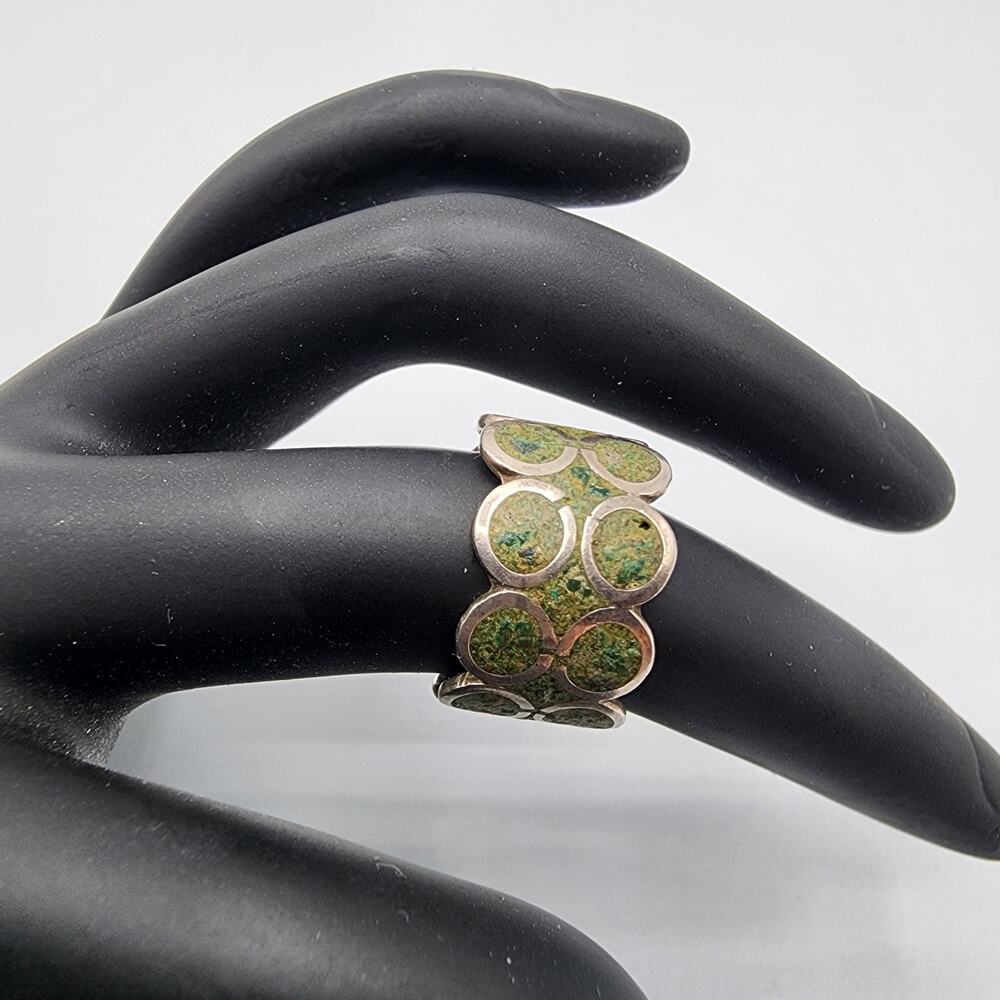 Vintage Taxco Sterling Silver Green Turquoise Chip Mosaic Circle Ring Size 5.25